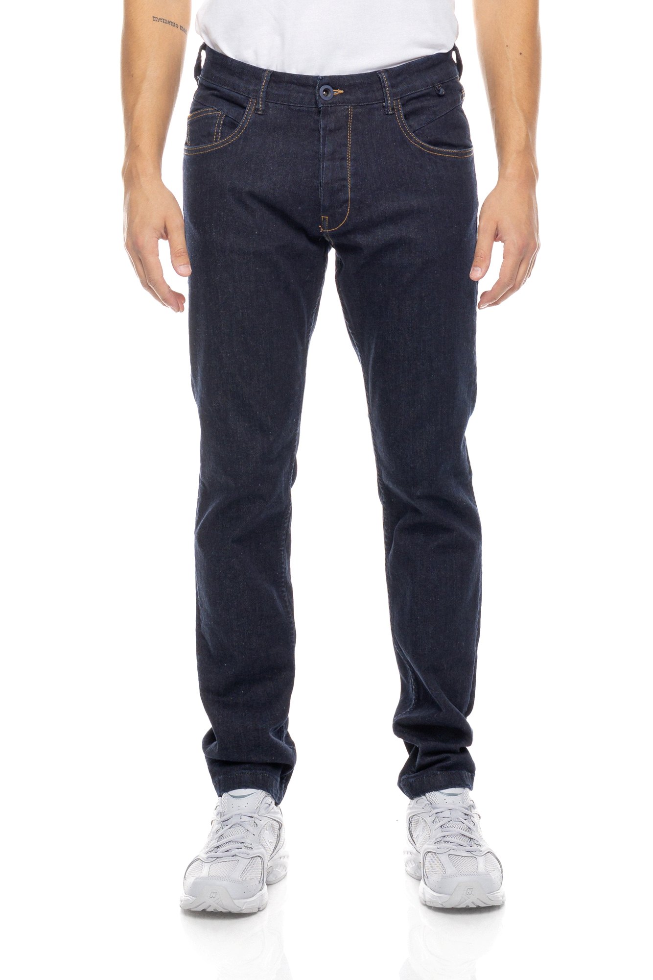 E0058-31-Royal-Jeans-CoverFW25-6-1